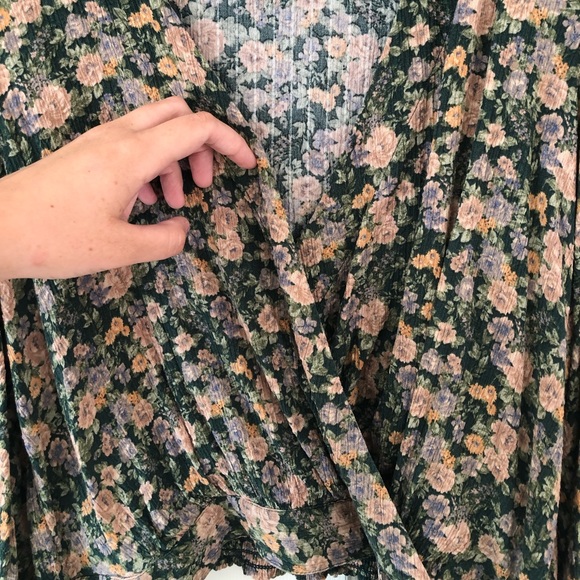 American Eagle Floral Blouse - Picture 5 of 6